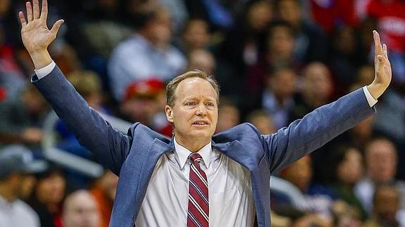 Mike Budenholzer, técnico de los Hawks, es el mejor entrenador del año en la NBA 