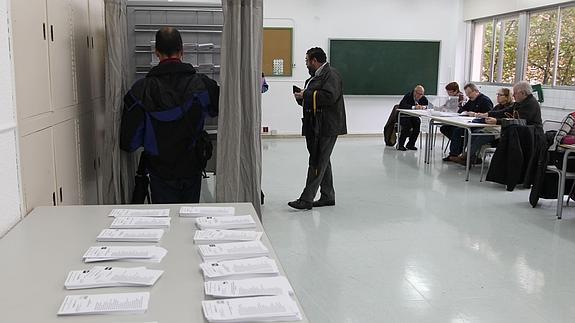 Los electores en los comicios municipales tendrán hasta 13 listas a las que poder votar. 