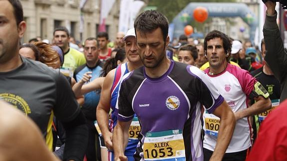 Maratonianos en la salida de la Martín Fiz. 