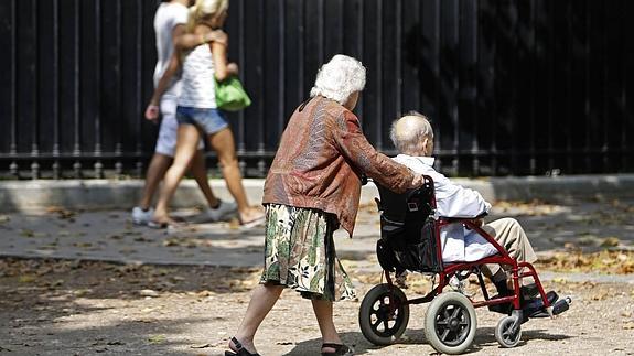 Un matrimonio de ancianos ajenos a la información