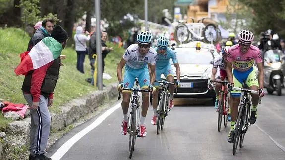 Fabio Aru, junto con Alberto Contador.