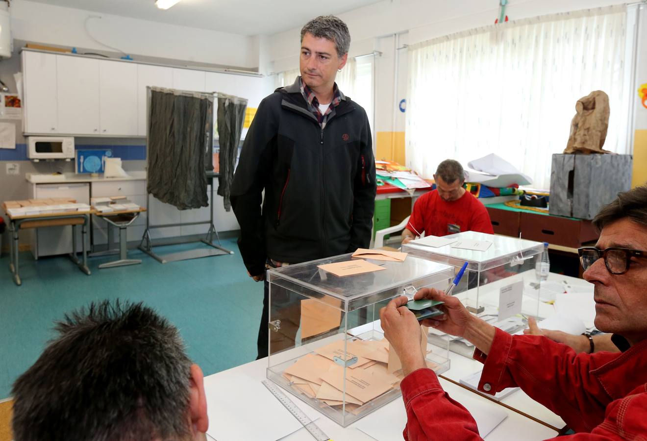 Oskar Matute votó el pasado domingo en Cruces