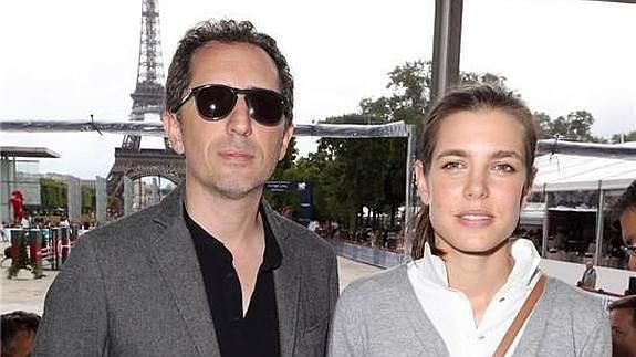 En 'Voici' aseguran que Carlota Casiraghi y Gad Elmaleh ya no están juntos.