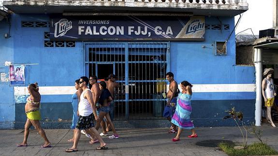 Licorería que presuntamente regenta De Juana.