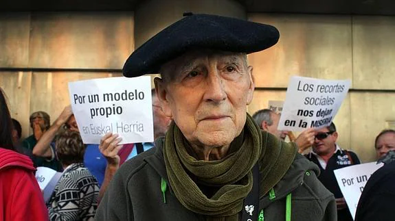 Periko Solabarria, durante un acto contra la pobreza en Bilbao.