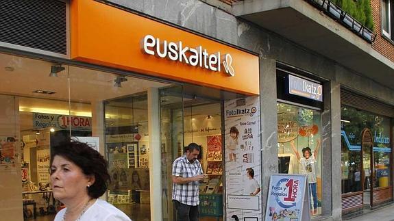Una tienda de Euskaltel en Bilbao.