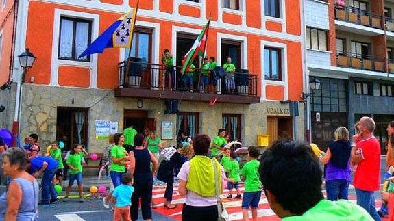 Chupinazo en las fiestas patronales de Fruiz.