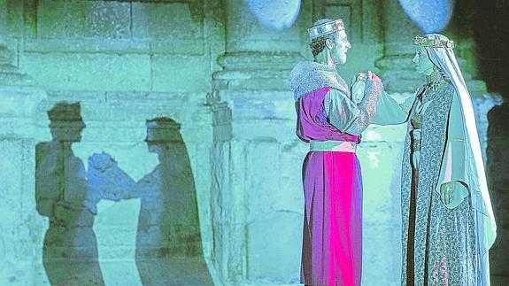 Dos de los actores del Cronicón de Oña, en una representación anterior del espectáculo.