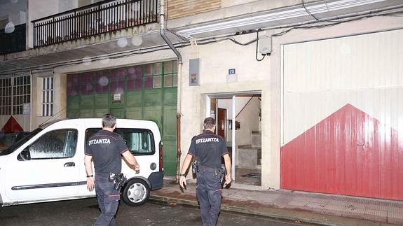 La Ertzaintza, en el lugar de los hechos.