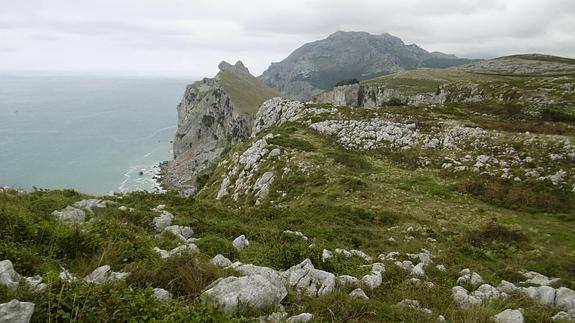 Los acantilados desde el páramo.