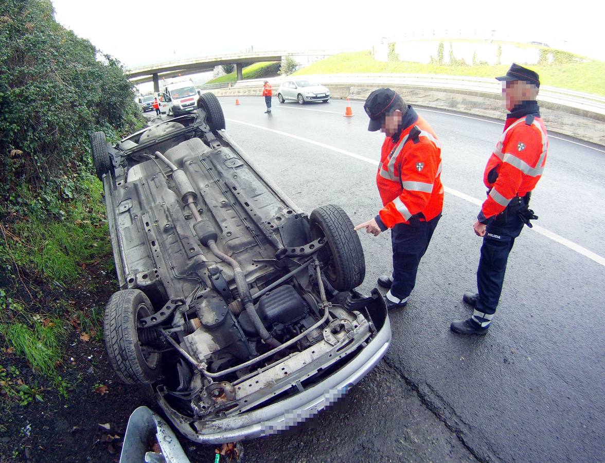 La Ertzaintza atribuye el repunte de accidentes mortales a la velocidad y las distracciones