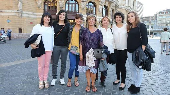 Merche y Nora Santos, Patricia Sánchez, Luisi e Isabel Santos, Irene Mugaburu e Iratxe Maestre.