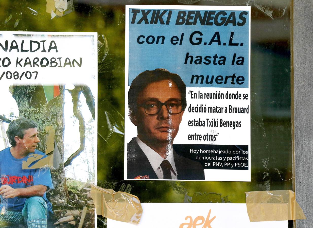 Imagen de los carteles contra Txiki Benegas aparecidos ayer en Andoain.