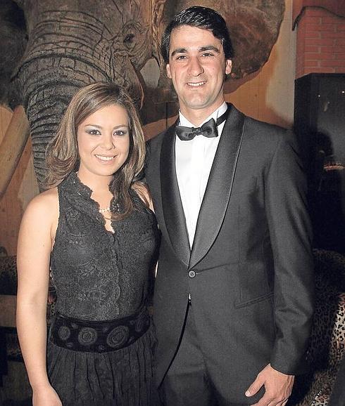 Jesulín de Ubrique acompañado de su mujer, con la que lleva catorce años casado.