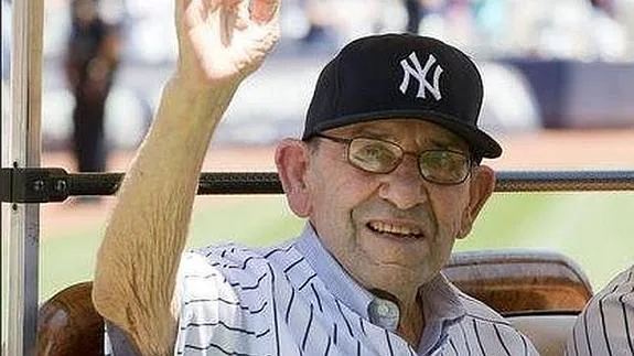 Yogi Berra, el legendario receptor de los Yankees de Nueva York.