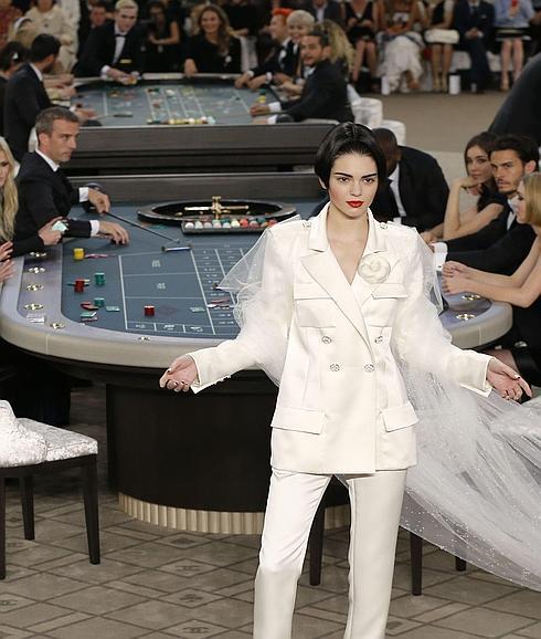 Karl Lagerfeld convirtió su desfile en un gran casino.