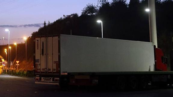 Imagen del camión en el que viajaron los tres refugiados iraquíes.