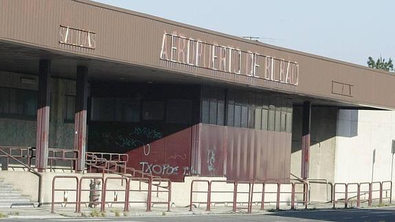 Antigua terminal de salidas del aeropuerto de Sondika. 