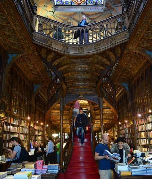 Oportoko liburutegia.