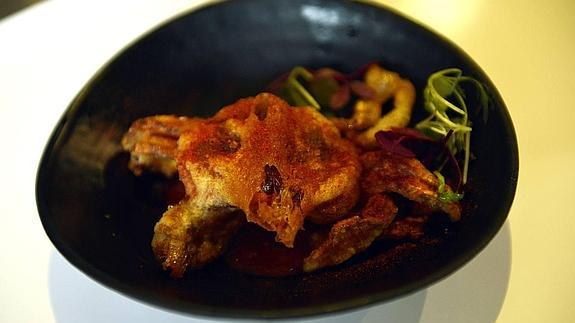 Cangrejo en tempura, en el bar Gure Toki de la Plaza Nueva.