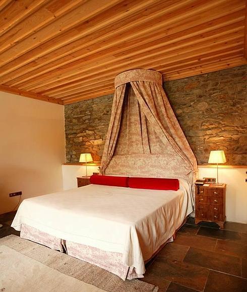 Una de las habitaciones de Torre del Remei, en Girona. 