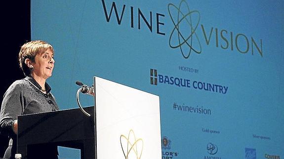 La consejera Arantxa Tapia inauguró ayer el congreso Wine Vision en Bilbao. 