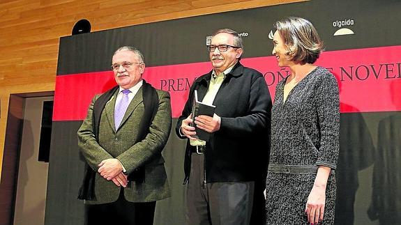 Manuel Rico gana el IX Premio Logroño de Novela con 'Un extraño viajero'