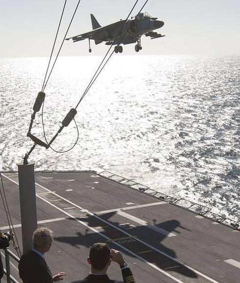 El actual Rey Felipe VI, en la ceremonia en la que se de dio de baja al portaaeronaves 'Príncipe de Asturias'.