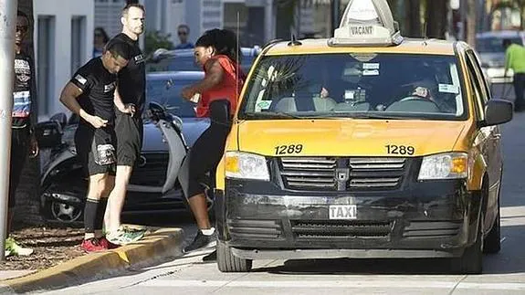 Serena Williams se subió a un taxi para completar la Ultimate Run South Beach.