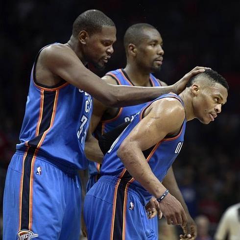 Durant e Ibaka bromean con el incontrolabe Westbrook