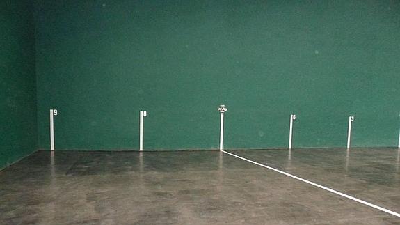 Artxandako Kiroldegiko frontoiak berriztatu dituzte.