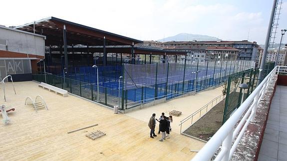 San Inazioko kiroldegian dauden padel zelaiak.