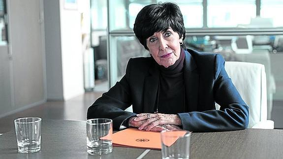 La actriz confiesa que la única condición que pide es llevar cuello alto «para no preocuparme de las arrugas».