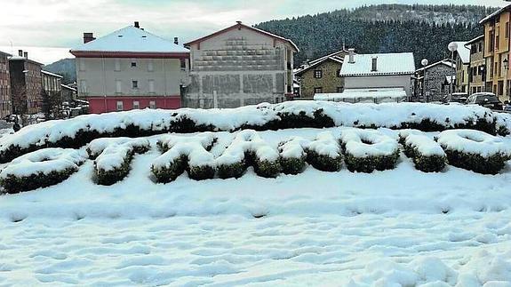 La nieve nunca pasa de largo en Otxandio.