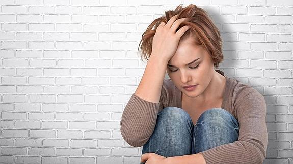 Muchos padres se preguntan por qué su hija no deja a su novio si la está dañando.