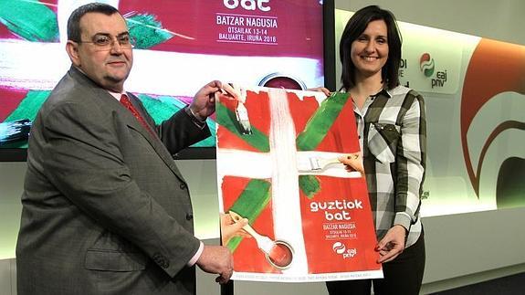 El burukide, Koldo Mediavilla y la dirigente de EGI, Diana González, han presentado la Asamblea General del PNV que se va a celebrar este fin de semana en Pamplona. 