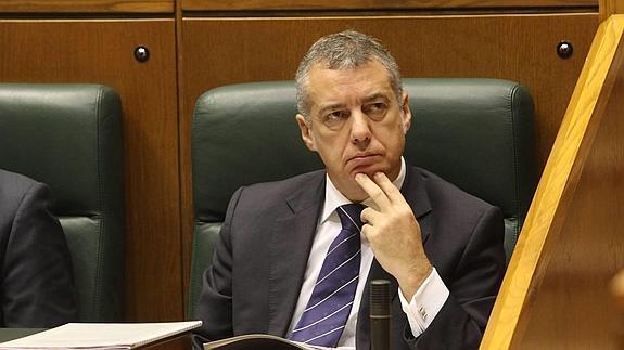 El lehendakari, Iñigo Urkullu, durante un pleno de control en el Parlamento vasco.