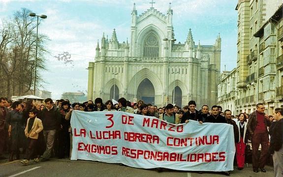 Manifestación tras la celebración del primer aniversario de la muerte de 5 obreros en marzo de 1976. 