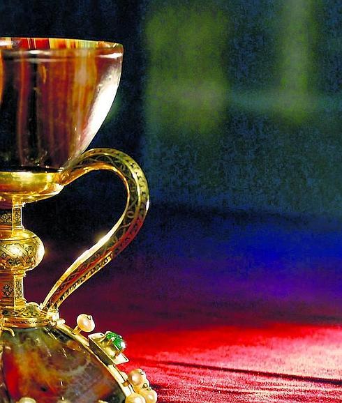 Santo Cáliz de Valencia. La jerarquía eclesiástica la considera una reliquia auténtica. Fue usado en 1982 y en 2006 por los papas Juan Pablo II y Benedicto XVI en sendas misas mulititudinarias.