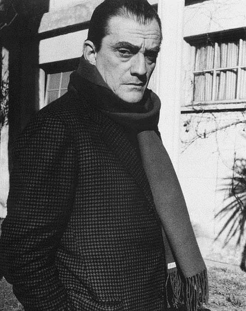 El cineasta y director de escena Luchino Visconti, (1964).