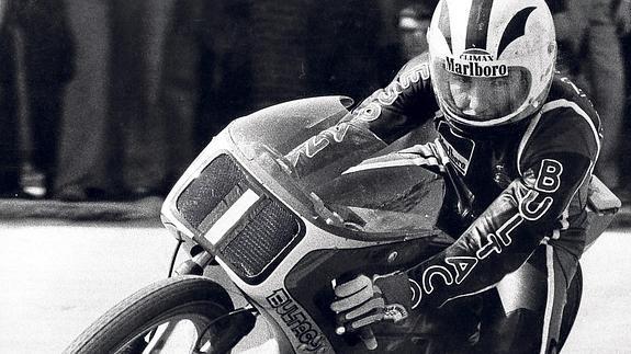 Ángel Nieto en el Campeonato del Mundo de 1976. Arriba, Francisco Javier Bultó. 