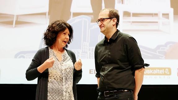 Teresa Baró e Iñaki García, ayer en el auditorio del Guggenheim. 