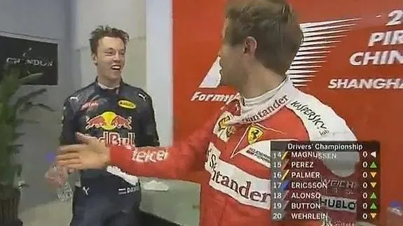 Sebastian Vettel se enfadó con Daniil Kvyat.