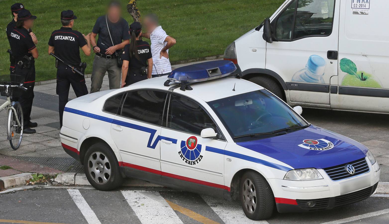 Imagen de un coche patrulla de la Ertzaintza.