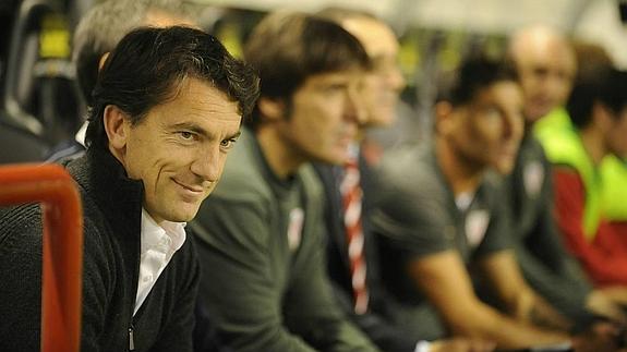 Larrazabal, en el banquillo del Athletic.