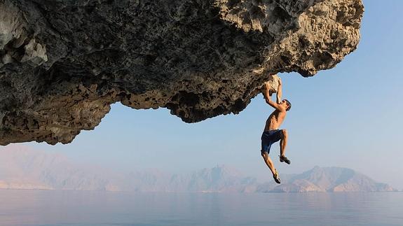 Alex Honnold enfrentándose a uno de sus retos.