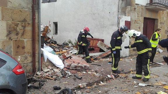 La avioneta ha caído en una de las calles del pueblo navarro de Arbizu.