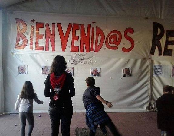 Juego de dianas en la carpa de Ganar Móstoles.