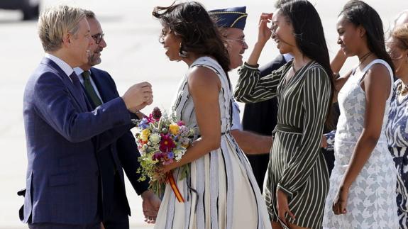 Las Obama, tras aterrizar en Madrid. /AGENCIAS