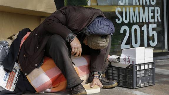 Eskale bat Atenaseko denda baten aurrean (Grezia).